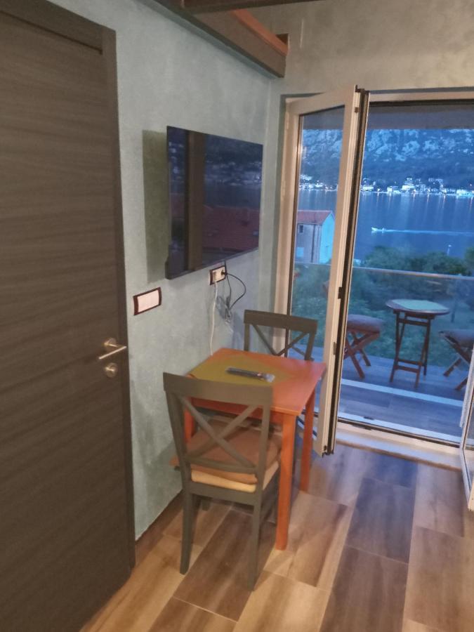 Apartments With Sea View In Prcanj Kotor Oda fotoğraf